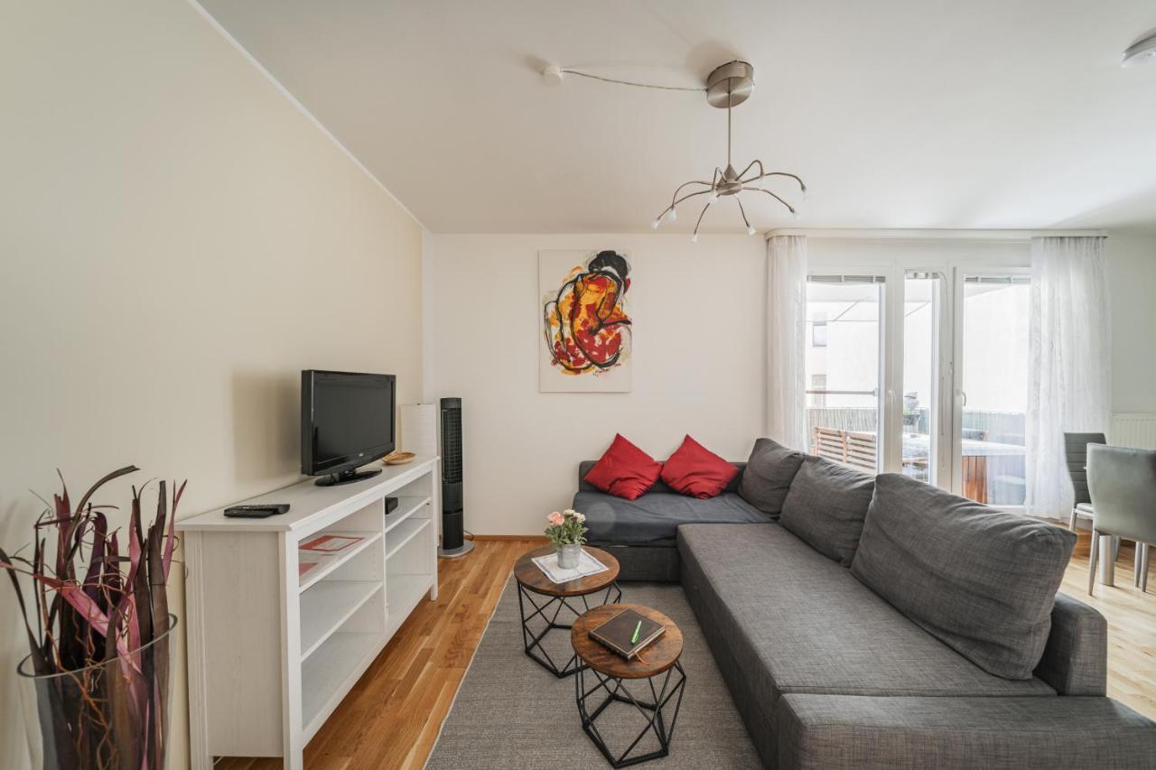 17 C&J'S Apartment Виена Екстериор снимка